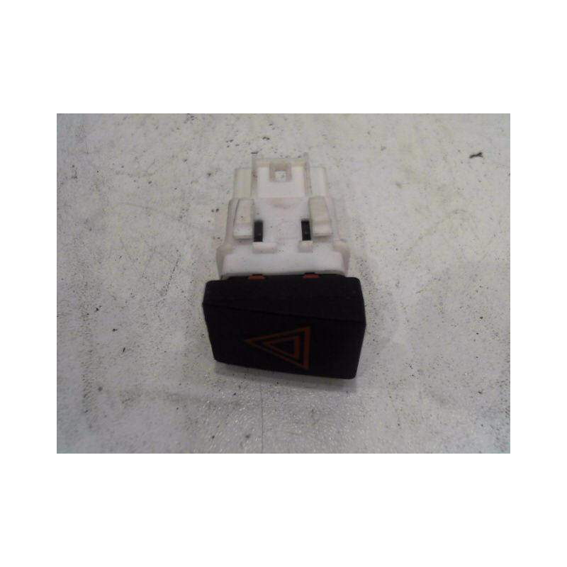 BOUTON DE WARNING NISSAN QASHQAI