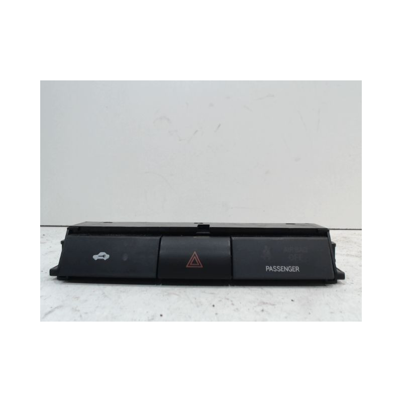 BOUTON DE WARNING TOYOTA COROLLA