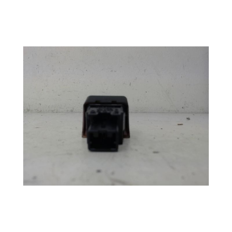 BOUTON DE WARNING NISSAN MICRA