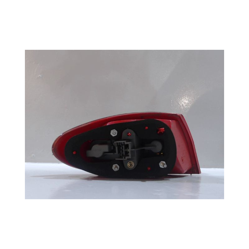 FEU ARRIERE DROIT ALFA ROMEO 147 5P