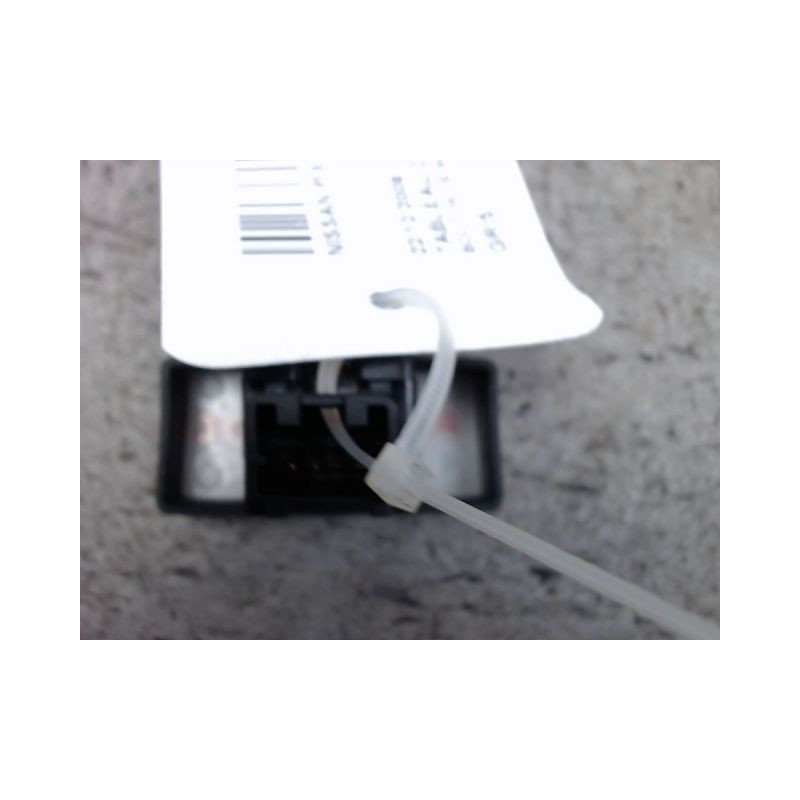 BOUTON DE WARNING NISSAN PIXO
