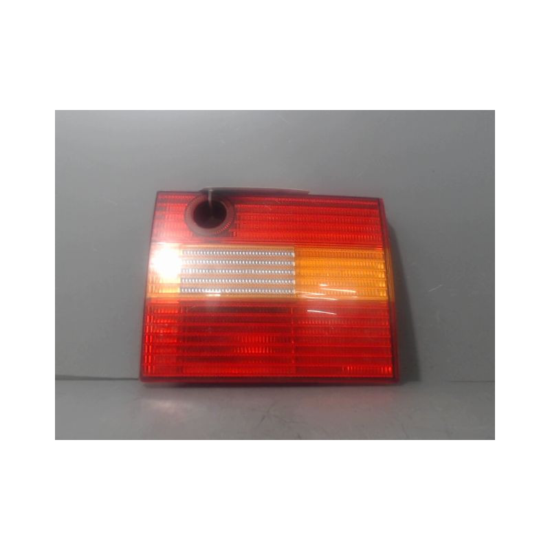 FEU ARRIERE INTERIEUR DROIT VOLKSWAGEN PASSAT BREAK 93-96