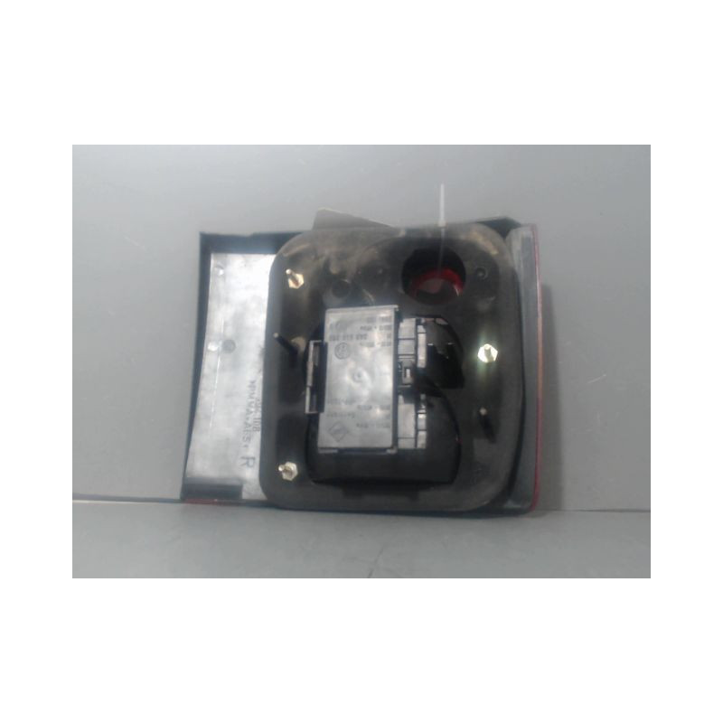 FEU ARRIERE INTERIEUR DROIT VOLKSWAGEN PASSAT BREAK 93-96