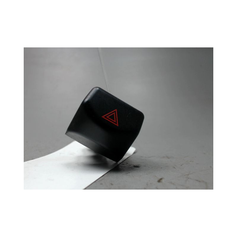 BOUTON DE WARNING NISSAN MICRA