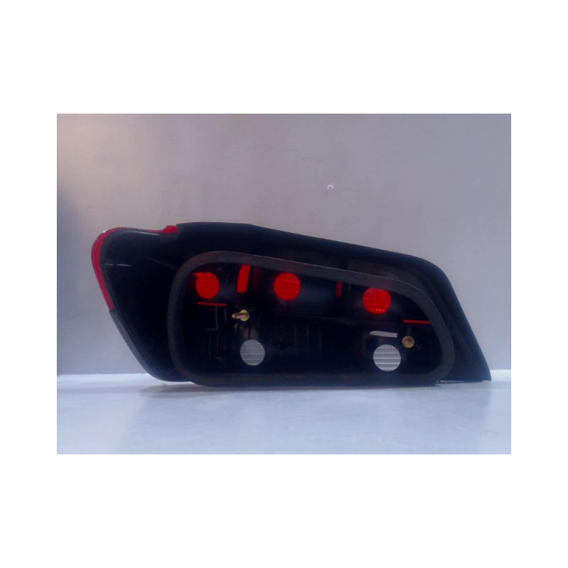 FEU ARRIERE DROIT PEUGEOT 306 97-2001