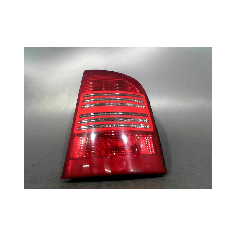 FEU ARRIERE DROIT SKODA OCTAVIA COMBI -2000