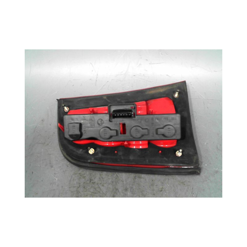 FEU ARRIERE DROIT SKODA OCTAVIA COMBI -2000