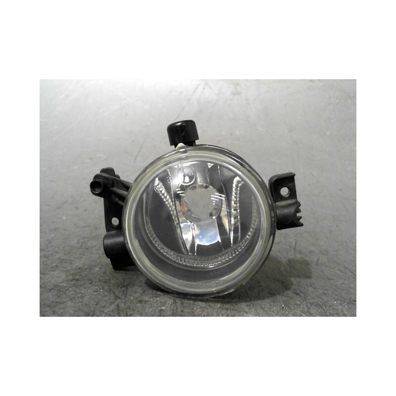 PHARE ANTIBROUILLARD AVANT DROIT FORD FOCUS 05-07