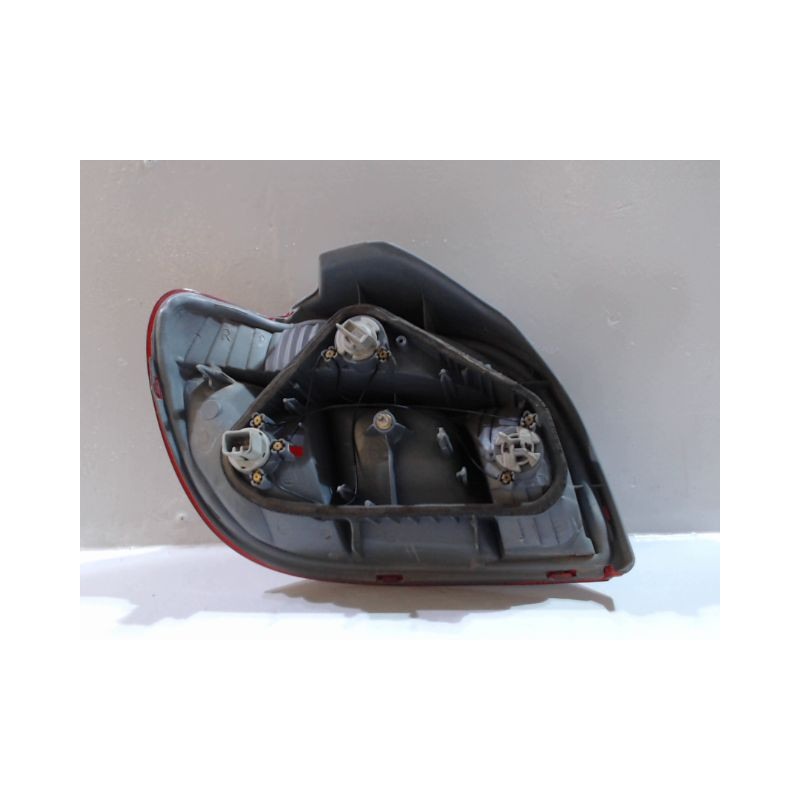 FEU ARRIERE DROIT TOYOTA YARIS -2003
