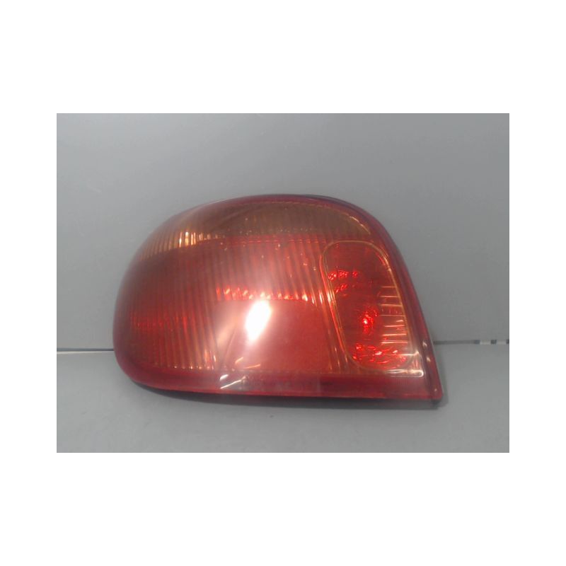 FEU ARRIERE GAUCHE  TOYOTA YARIS 2003-