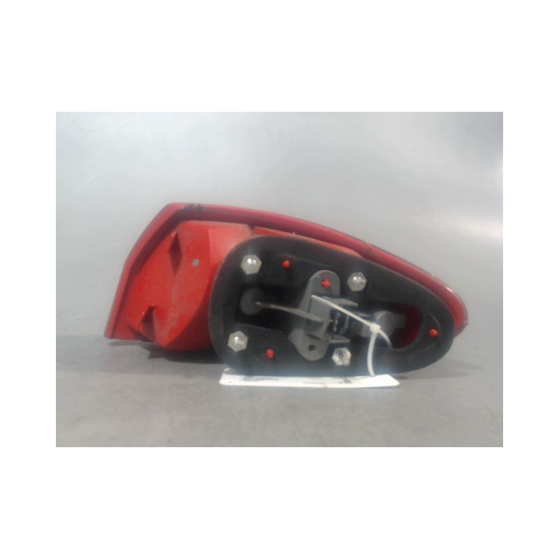 FEU ARRIERE GAUCHE  ALFA ROMEO 147 2004-