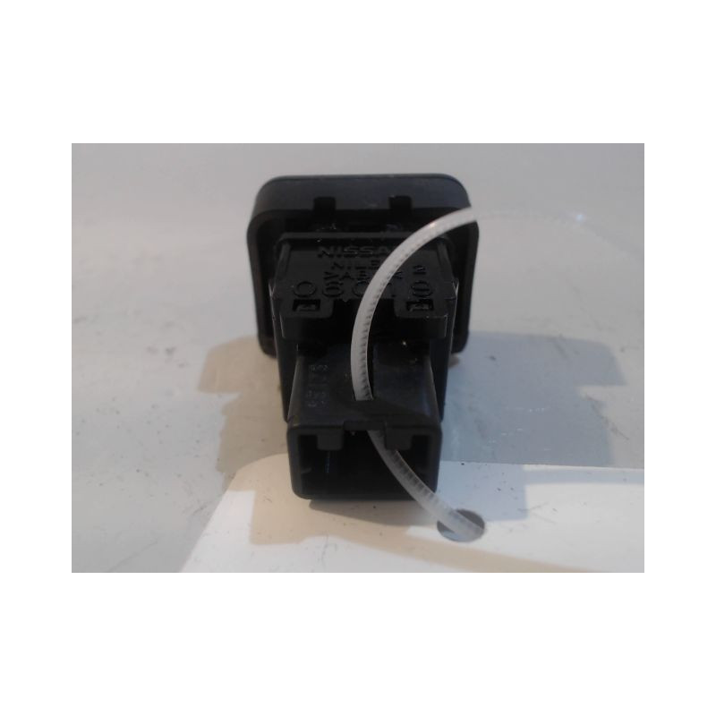 BOUTON DE WARNING NISSAN NOTE