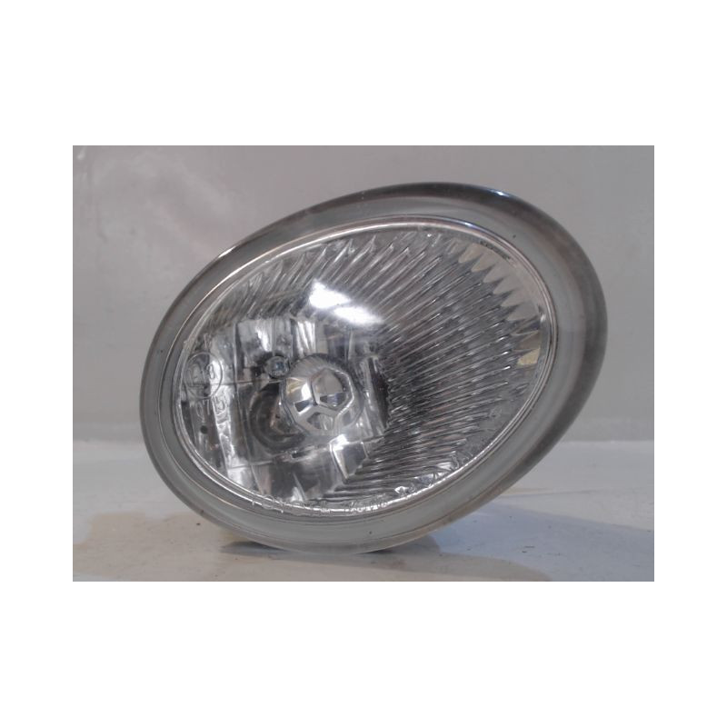 PHARE ANTIBROUILLARD AVANT DROIT TOYOTA AVENSIS VERSO 01-03