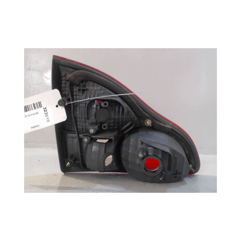 FEU ARRIERE INTERIEUR DROIT TOYOTA AVENSIS VERSO 01-03