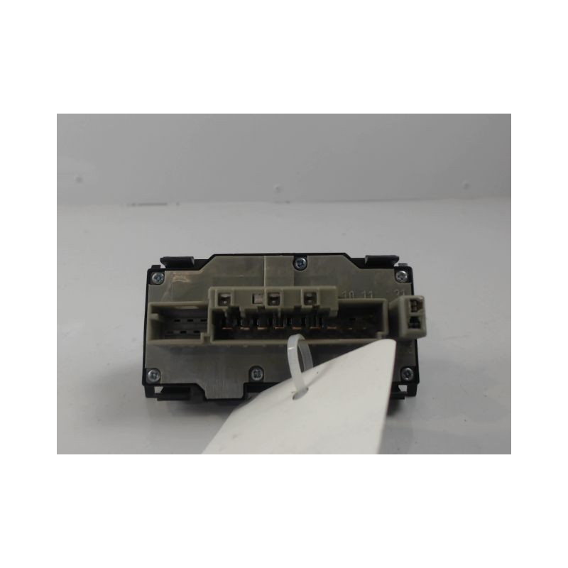BOUTON DE WARNING MERCEDES C180