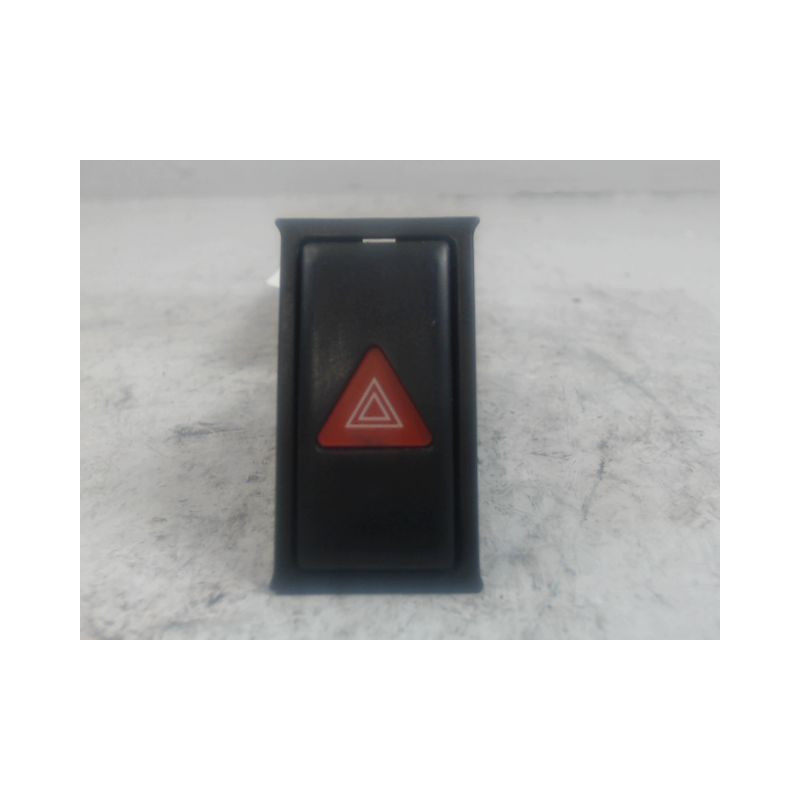 BOUTON DE WARNING SUZUKI JIMNY -2005