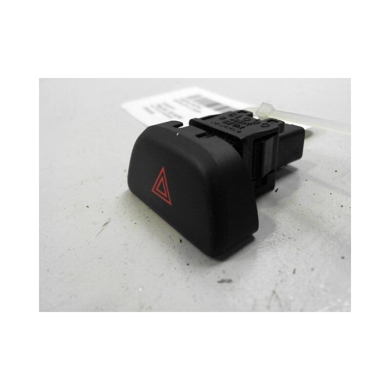 BOUTON DE WARNING NISSAN MICRA 2009-