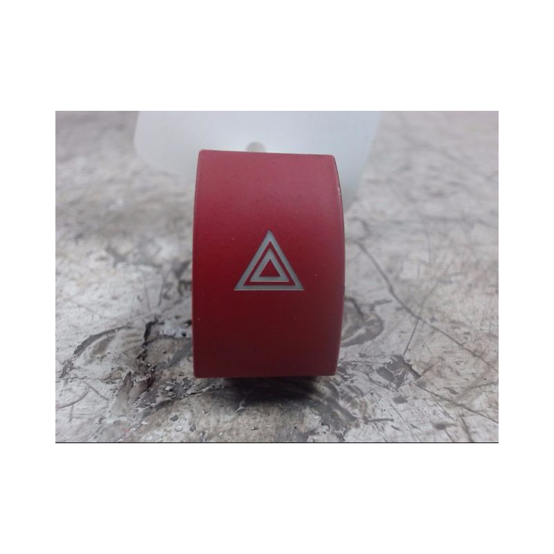 BOUTON DE WARNING SKODA OCTAVIA 2004