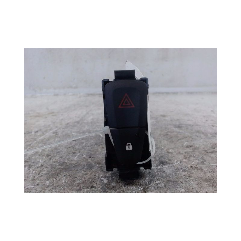 BOUTON DE WARNING DACIA SANDERO 2008-