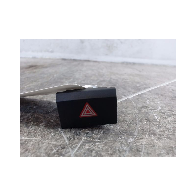 BOUTON DE WARNING AUDI A3 SPORTBACK