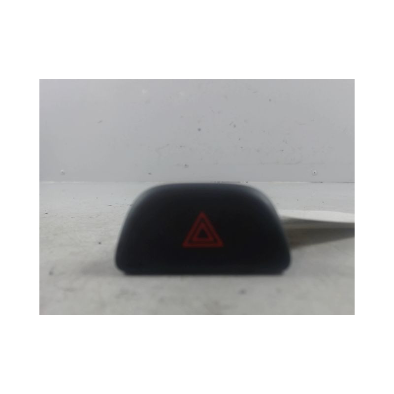 BOUTON DE WARNING NISSAN MICRA 2009-