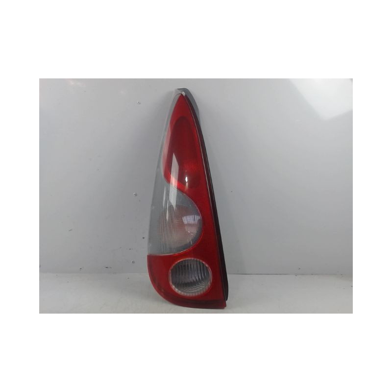 FEU ARRIERE GAUCHE  TOYOTA YARIS VERSO -2003