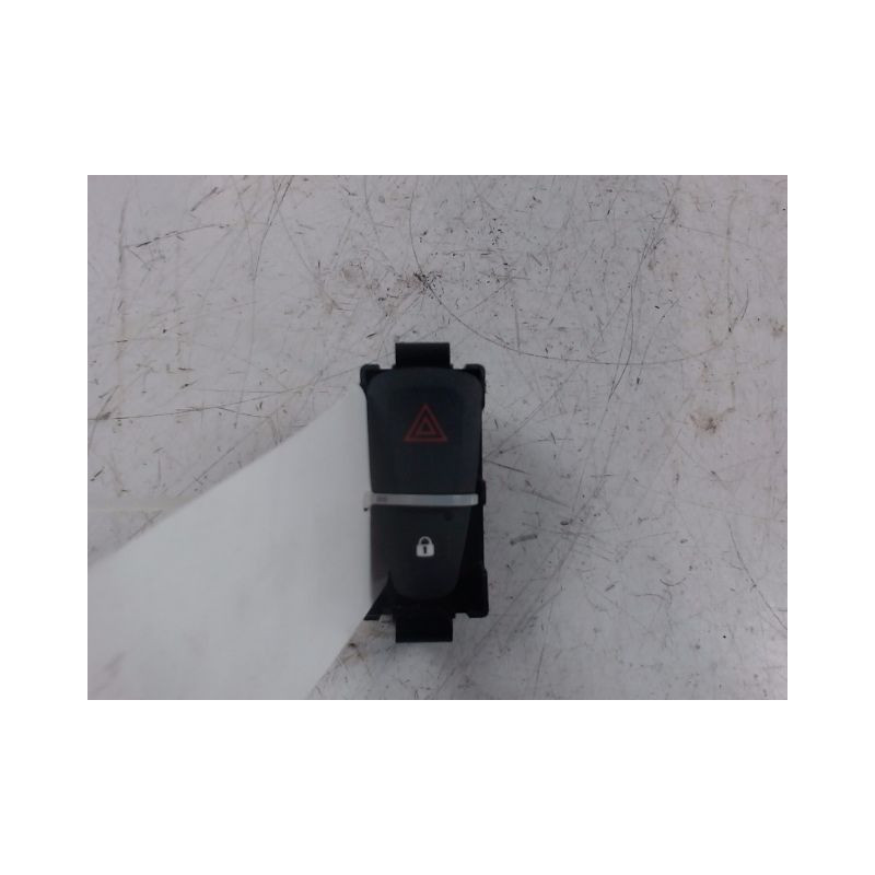 BOUTON DE WARNING DACIA SANDERO