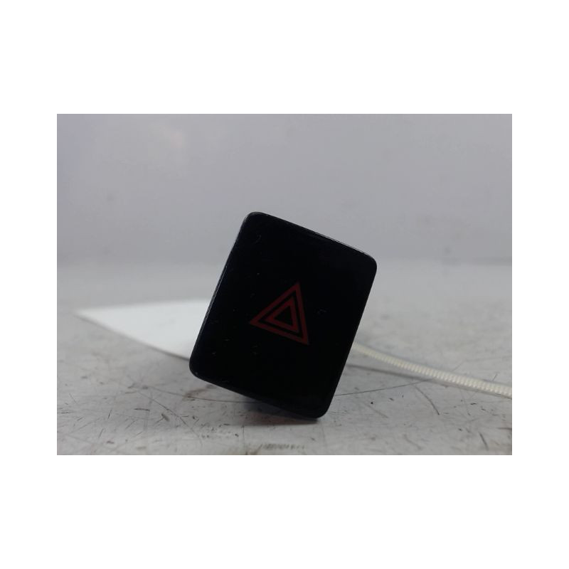 BOUTON DE WARNING NISSAN NOTE