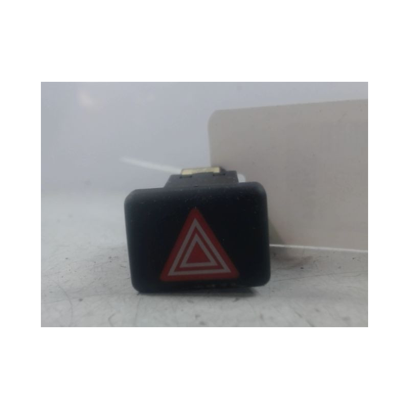 BOUTON DE WARNING AUDI A4 AVANT 04-08