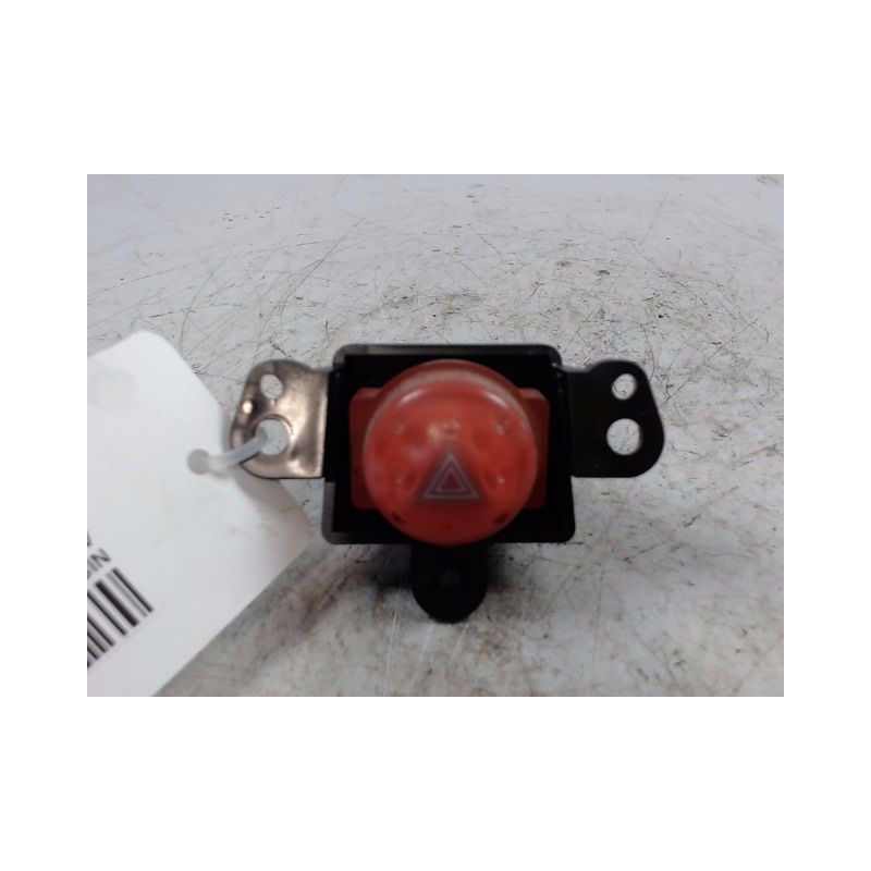 BOUTON DE WARNING NISSAN ALMERA TINO 2003-