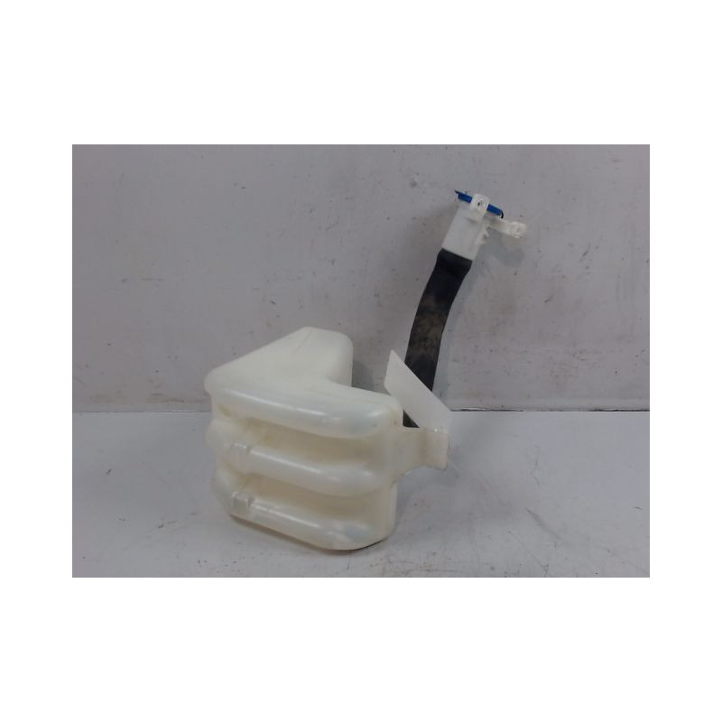 RESERVOIR LAVE-GLACE AVANT LAND ROVER FREELAND.