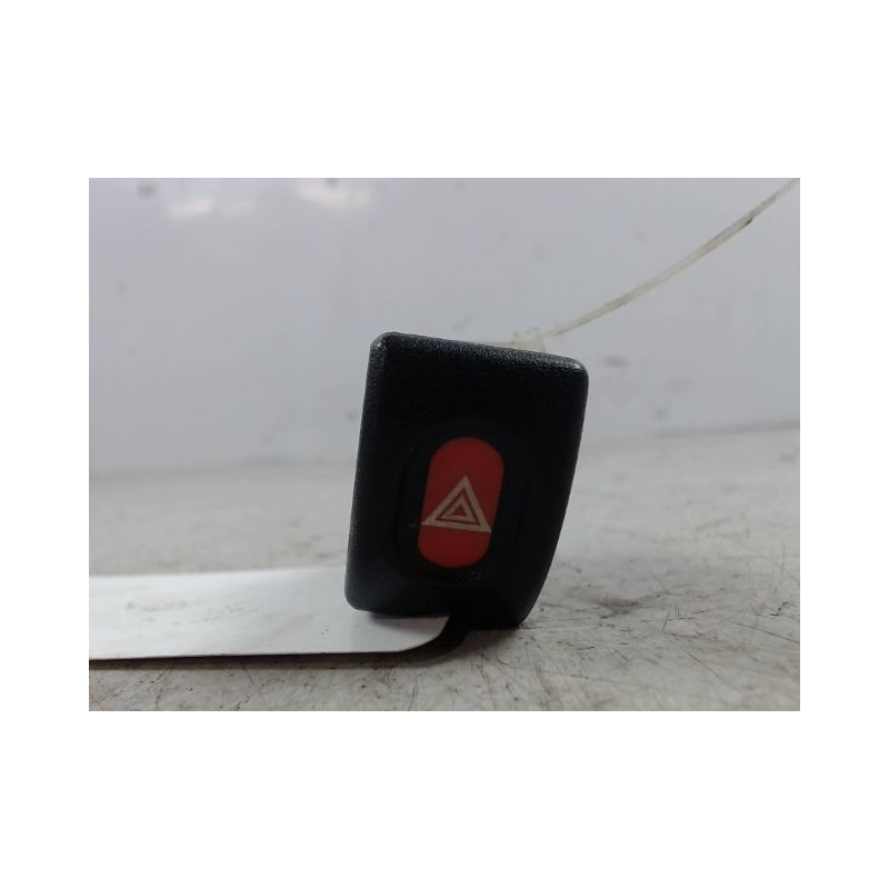 BOUTON DE WARNING OPEL CORSA 93-97