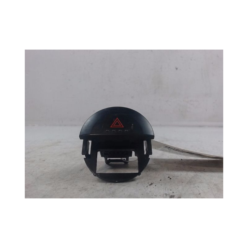 BOUTON DE WARNING NISSAN X-TRAIL