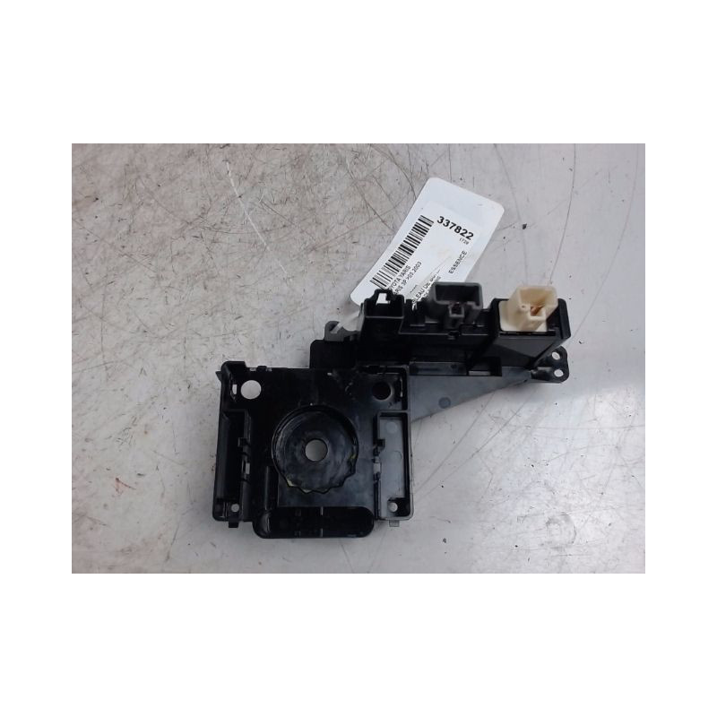 BOUTON DE WARNING TOYOTA YARIS -2003