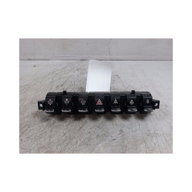 BOUTON DE WARNING PEUGEOT 3008 2009-