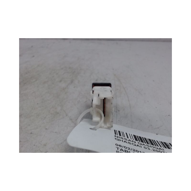 BOUTON DE WARNING NISSAN QHASQAI 2007-