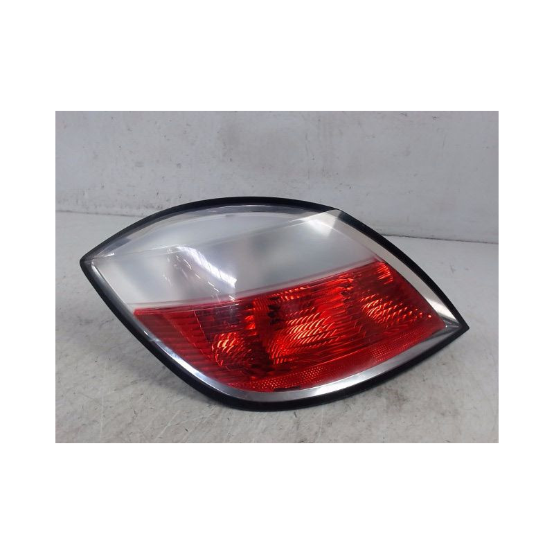 FEU ARRIERE GAUCHE  OPEL ASTRA 2004-