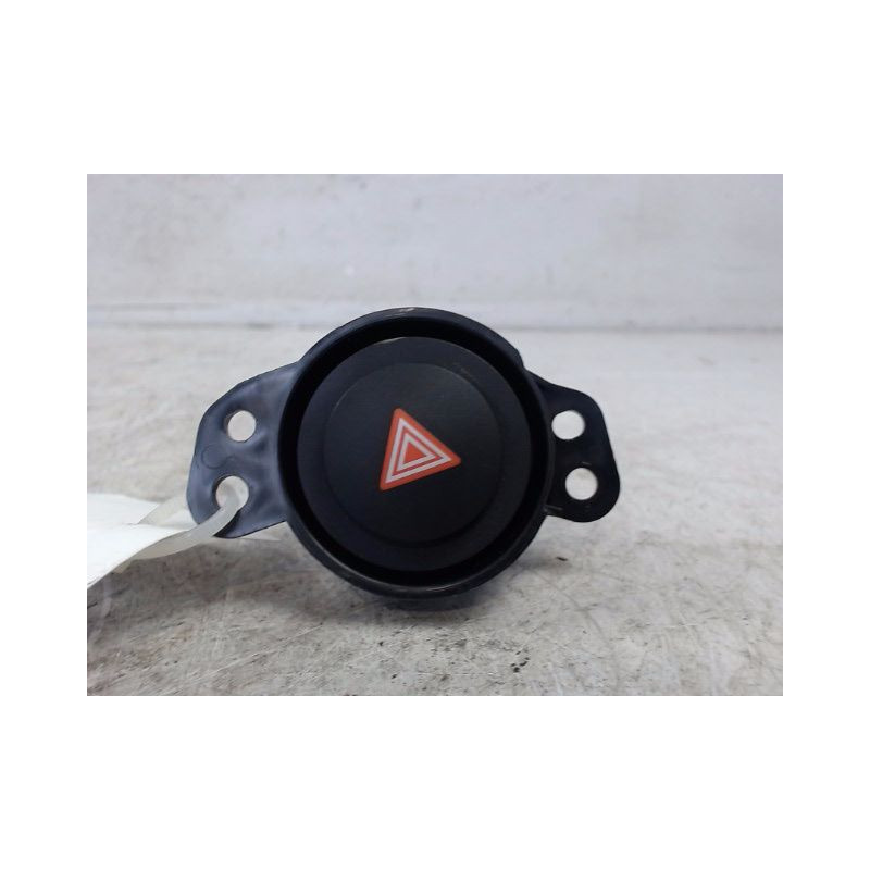 BOUTON DE WARNING TOYOTA AYGO 5P