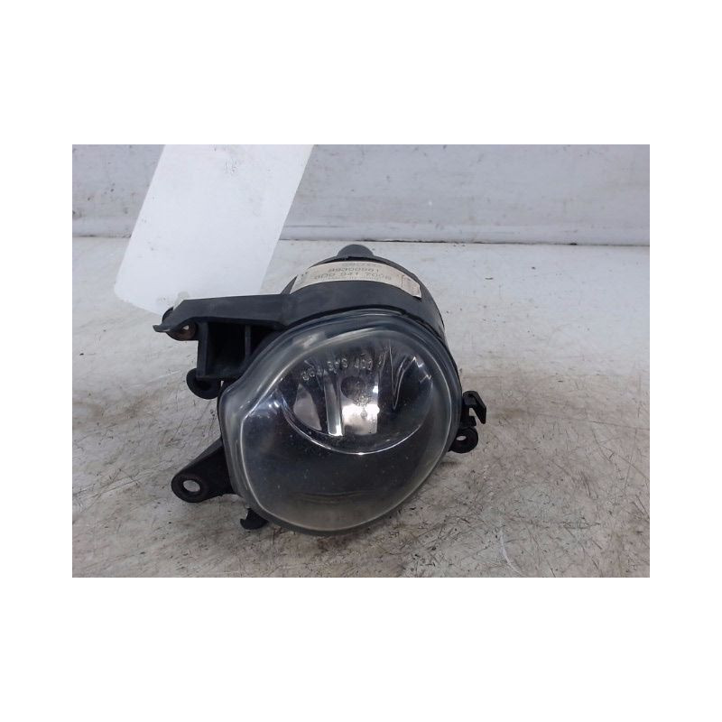 PHARE ANTIBROUILLARD AVANT DROIT AUDI A4 AVANT 99-2001