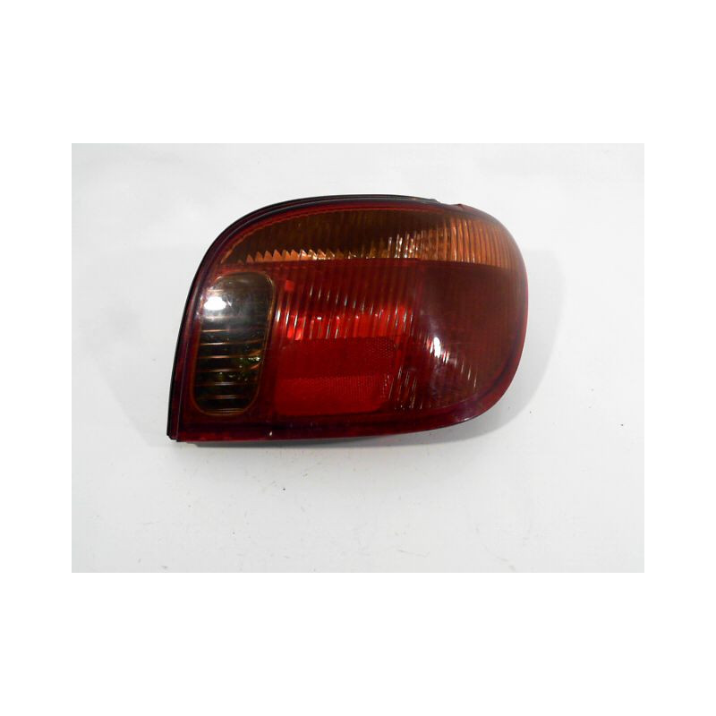 FEU ARRIERE DROIT TOYOTA YARIS -2003