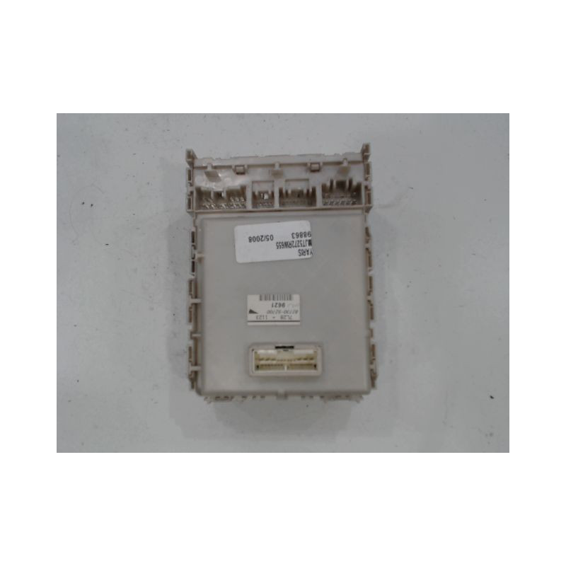 PLATINE FUSIBLE AVANT TOYOTA YARIS