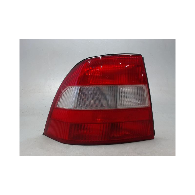 FEU ARRIERE GAUCHE  OPEL VECTRA 95-99