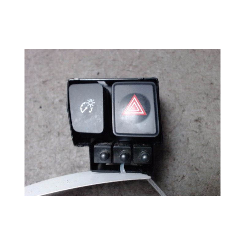 BOUTON DE WARNING TOYOTA PRIUS