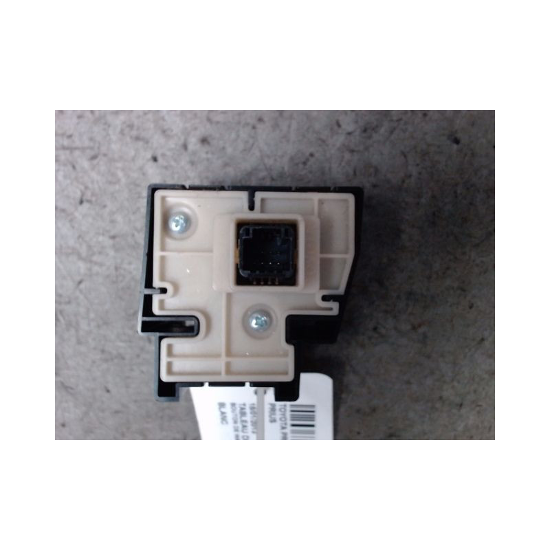 BOUTON DE WARNING TOYOTA PRIUS
