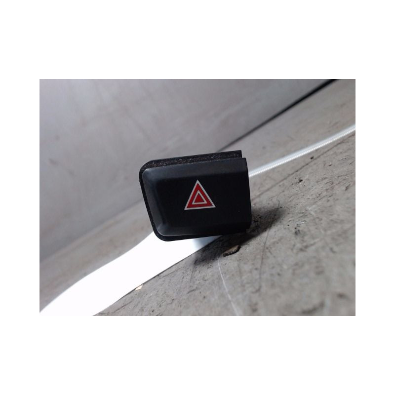 BOUTON DE WARNING PEUGEOT 2008