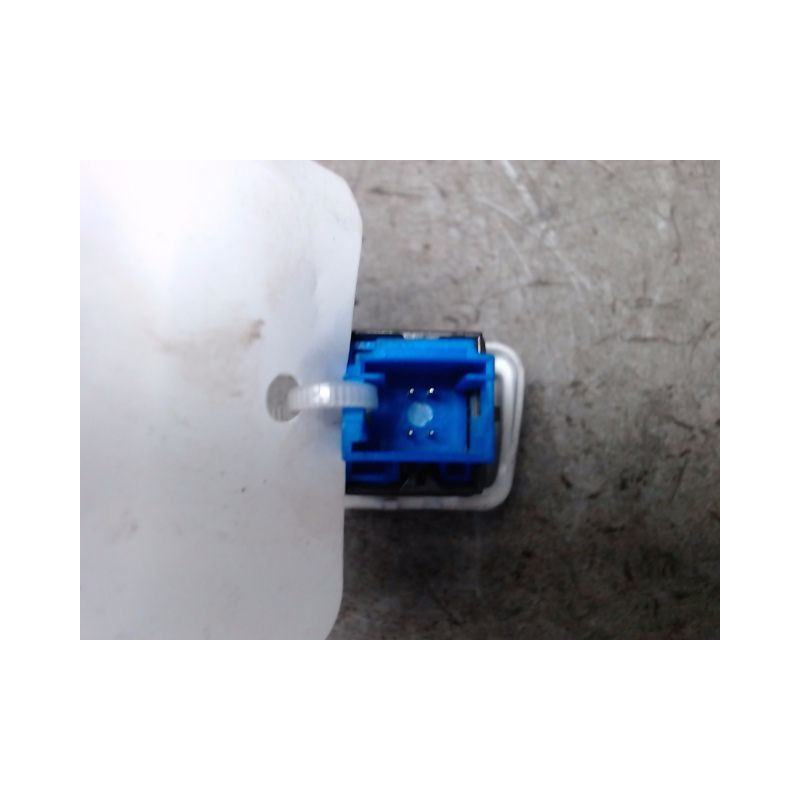 BOUTON DE WARNING PEUGEOT 2008