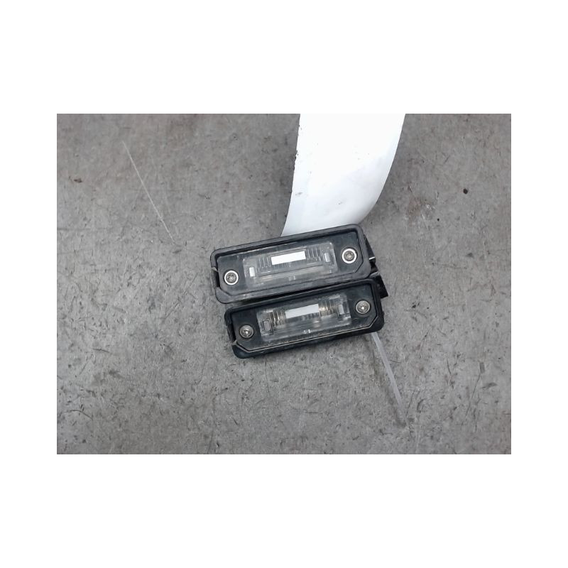 ECLAIREUR PLAQUE DE POLICE VOLKSWAGEN PASSAT 2005-