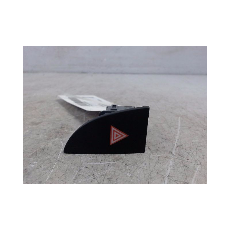 BOUTON DE WARNING TOYOTA VERSO-S