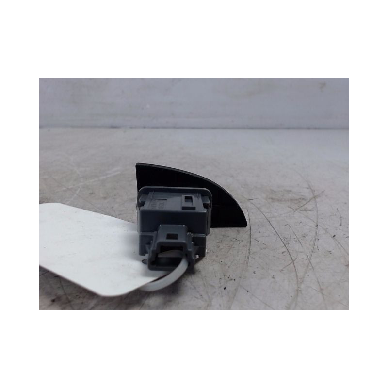 BOUTON DE WARNING TOYOTA VERSO-S