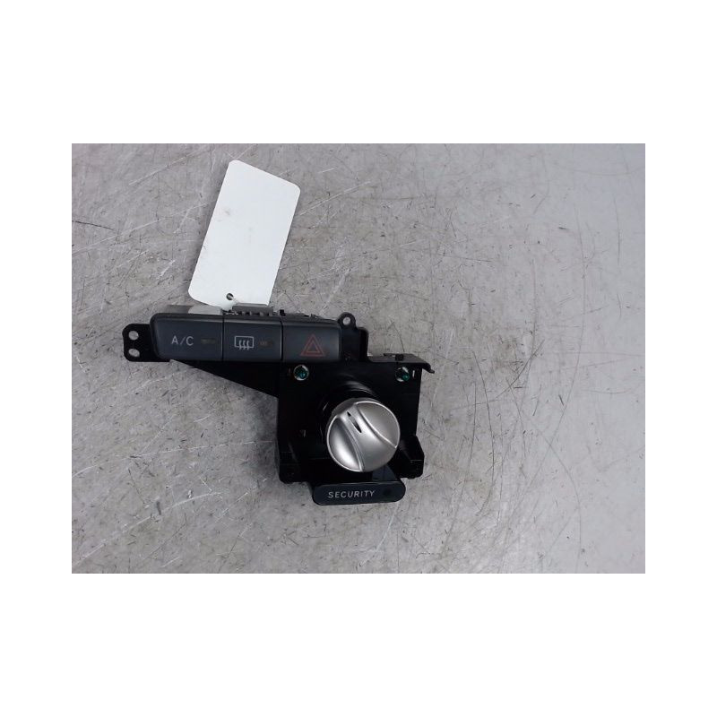 BOUTON DE WARNING TOYOTA YARIS 2003